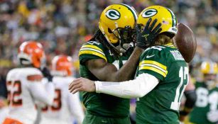 Devante Adams y Aaron Rodgers celebrando un TD