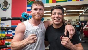 Saúl 'Canelo' Álvarez con Brandon Moreno