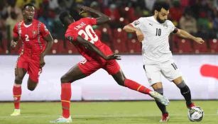 Mo Salah vs Sadio Mané en un partido de Egipto vs Senegal 