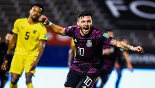 Alexis Vega celebrando gol con la Selección Mexicana vs Jamaica