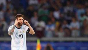 Messi pidiendo concentración en un partido de Argentina 