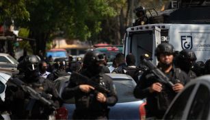 Policías custodian el inmueble en Azcapotzalco