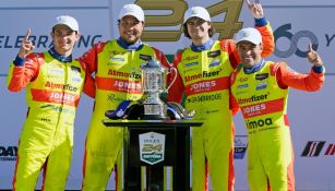 Patricio O'Ward, Eric Lux, Devlin Defrancesco y Cotlon Herta en festejo