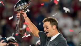 Tom Brady con el trofeo del Super Bowl