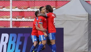 Jugadores de Chile festejando un gol vs Bolivia
