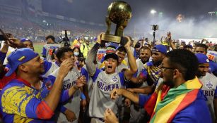 Caimanes de Barranquilla celebrando título de la Serie del Caribe