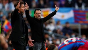 Xavi dirigiendo en el Camp Nou