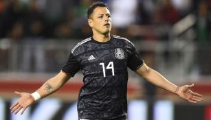 Javier Hernández en un partido de la Selección Mexicana