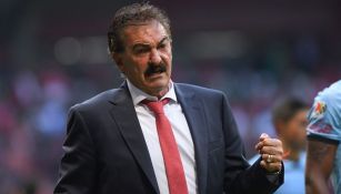 Ricardo La Volpe en un partido con Toluca