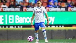 Pablo Aguilar en un partido de Cruz Azul 