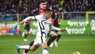 Johan Vásquez en acción con Genoa vs Inter