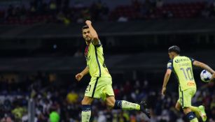 Henry Martín celebrando un gol con América