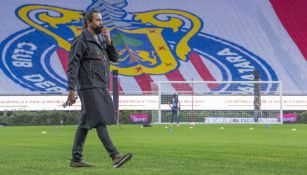 Amaury Vergara en el Estadio Akron presenciando a las Chivas