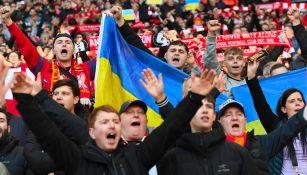 Aficionados del Liverpool dedicaron 'You'll Never Walk Alone' a Ucrania