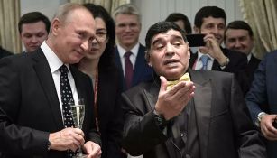 Vladimir Putin junto a Diego Armando Maradona