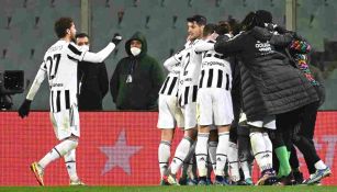 Jugadores de Juventus celebrando el autogol de último minuto 