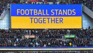 "Futbol se mantiene unido" en el Estadio de Wembley