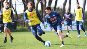 Hirving Lozano en un entrenamiento del Napoli