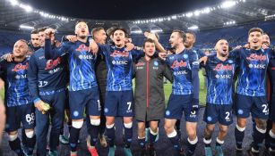 Jugadores del Napoli festejan una victoria 