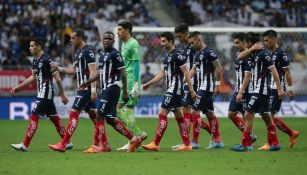 Jugadores de Rayados en un partido