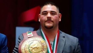 Andy Ruiz con el campeonato de peso completo