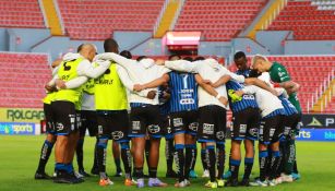 Jugadores de Gallos previo a un partido