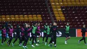 Jugadores del Barcelona entrenando en Turquía