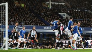 Everton frente a Newcastle en acción