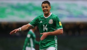 Javier Hernández en un partido de la Selección Mexicana