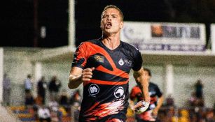 Martín Zúñiga festejando gol con Correcaminos ante el Atlante