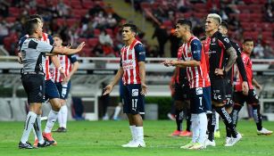 Jugadores de Chivas y Atlas en el más reciente Clásico Tapatío