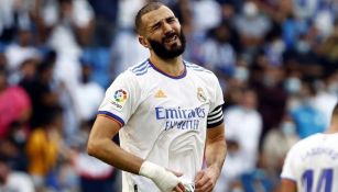 Karim Benzema durante un duelo con el Real Madrid 