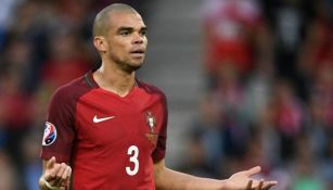 Pepe durante un partido con Portugal