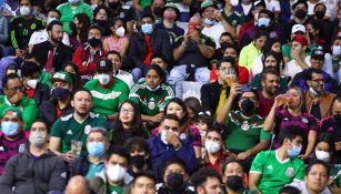 Afición apoyando en el Estadio Azteca a la Selección Mexicana