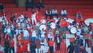 Aficionados de los Diablos Rojos en el juego ante Pachuca