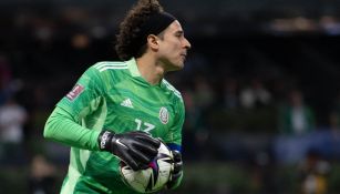 Guillermo Ochoa tuvo dos grandes atajadas en el juego