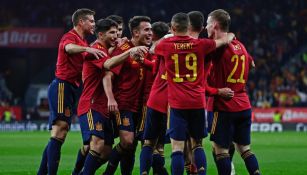 Jugadores de España festejando gol ante Albania en el RCDE Stadium
