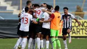 Costa Rica derrotó a El Salvador 