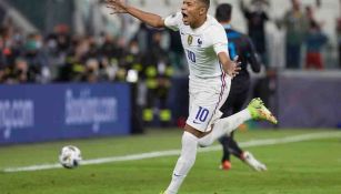 Kylian Mbappé marcando gol con Francia 