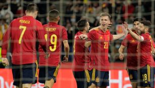 Jugadores españoles festejan gol vs Islandia