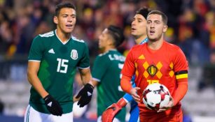 Hazard y Héctor Moreno en el juego entre México y Bélgica en 2017