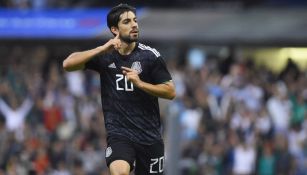 Rodolfo Pizarro festejando gol con la Selección Mexicana