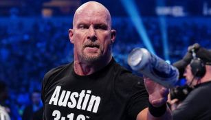 Steve Austin no tuvo piedad con Owens