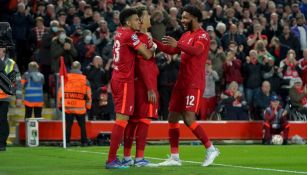 Luis Díaz, Firminho y Gómez celebrando un gol del Liverpool