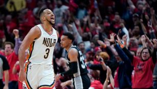 McCollum celebra tras una acción con los Pelicans