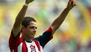 Chicharito Hernández en un partido de Chivas