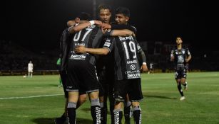 Jugadores de Pachuca festejando anotación ante FC Juárez