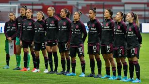 Jugadoras de la Selección Mexicana Femenil cantando el himno nacional