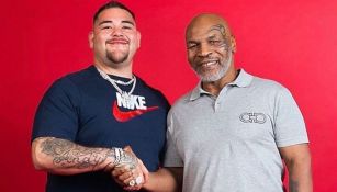 Andy Ruiz junto a Mike Tyson durante una sesión de fotos