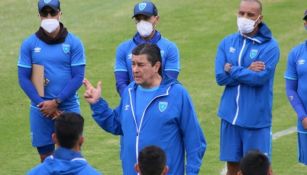 Luis Fernando Tena entrenando a Guatemala